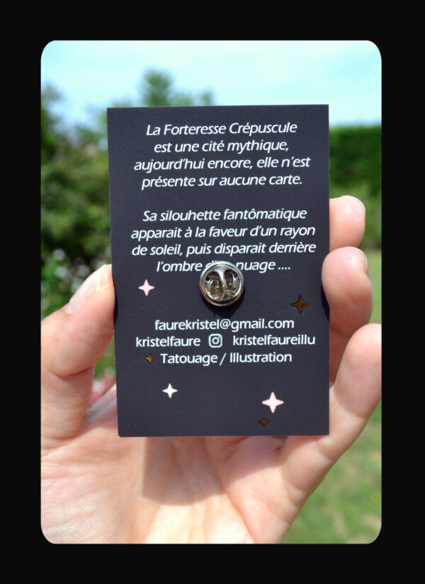 Pin's Forteresse Crépuscule – Image 2
